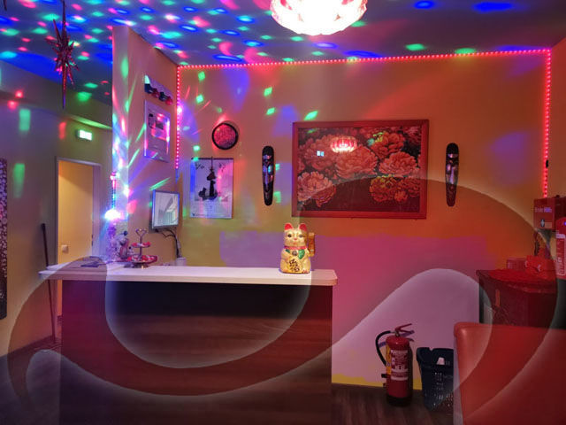 Asia Girls: Bild Asia Studio Glckliche Quelle in Wien