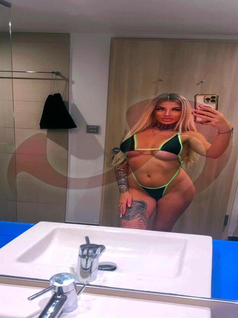 Julia in Oberösterreich / Pasching , Kremstal Bundesstraße 5